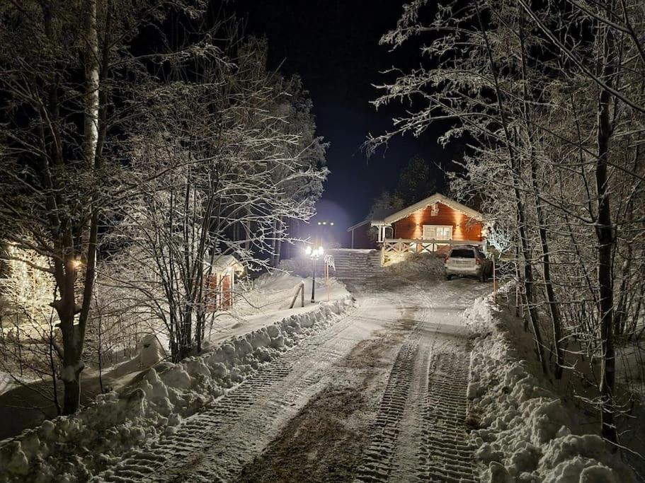 Mysig Stuga Med Sjoetomt, Naera Jaervsoebacken Exterior foto